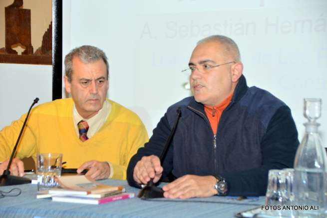 Sebastián Hernández (i) e Ismael Santana (d), esta tarde durante la conferencia impartida en Telde (Foto Antonio Alí)