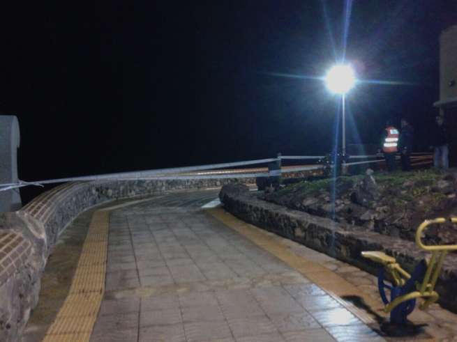 Zona acotada esta noche en el paseo de La Garita (Foto TA)