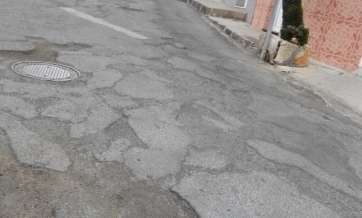 Imagen de archivo de baches en Lomo Cementerio (Foto TA)