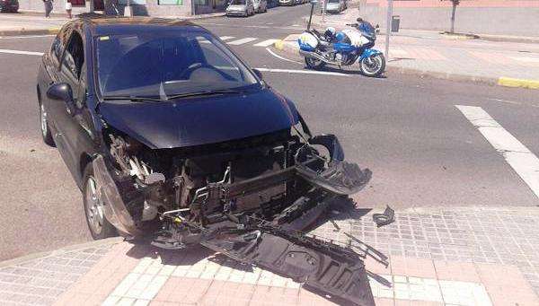 Estado en el que ha quedado el vehículo tras un accidente en San Gregorio (Foto TA)