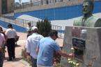 Ofrenda floral ante el busto de Secundino Delgado en Telde (Foto José Báez Guerra)