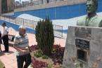 Ofrenda floral ante el busto de Secundino Delgado en Telde (Foto José Báez Guerra)