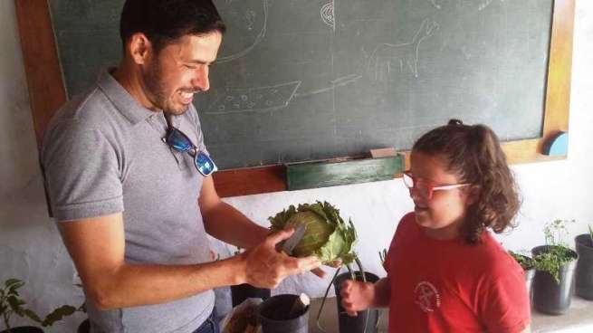 La entrega tuvo lugar en la Casa Verde por el concejal Héctor Suárez (Foto TA)