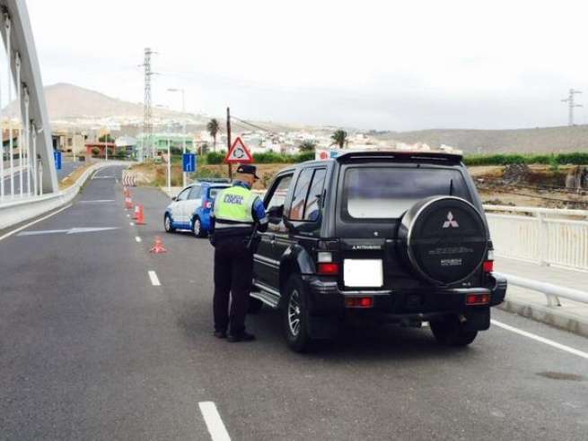 Control en el viaducto de Las Longueras (Foto TA)