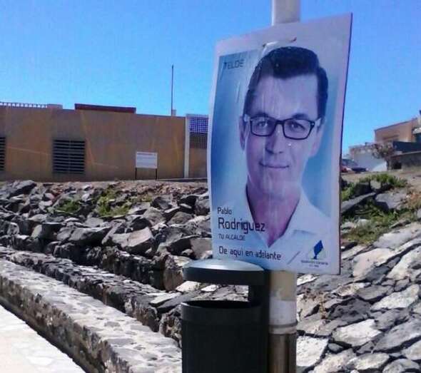 Carteles electorales aún presentes en la avenida de La Garita (Foto TA)