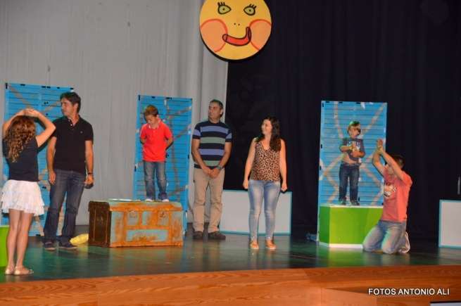 Momento del espectáculo de anoche en el Teatro de Telde (Foto Antonio Alí)