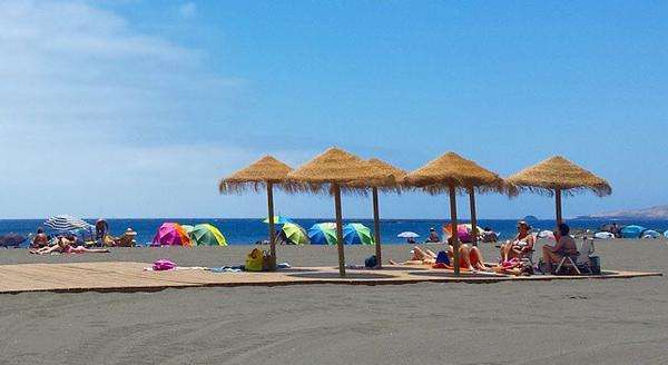 Imagen de las plataformas accesibles de la playa de Melenara (Foto TA)