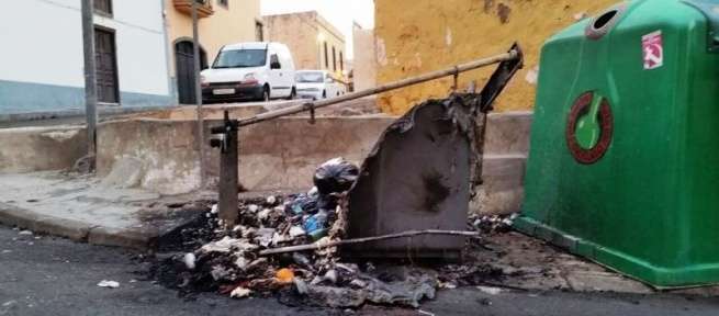 Estado en que quedó el contenedor (Foto TA)