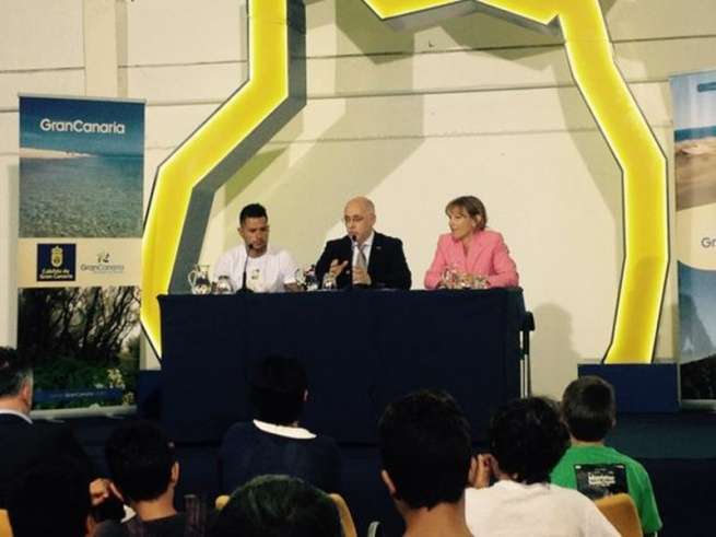 Firma del convenio entre Vitolo y el Cabildo de Gran Canaria para promocionar la isla (Foto TA)