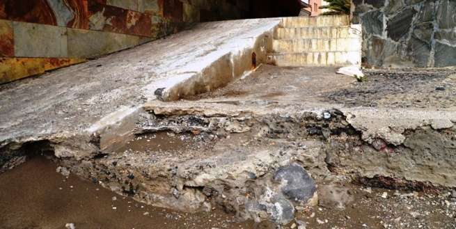Acceso en mal estado a la playa de Salinetas (Foto TA)
