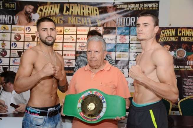 Momento del pesaje de los dos púgiles (Foto Acfi Press)