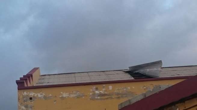 Plancha levantada de la nave de Festejos (Foto TA)