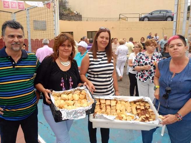 La merienda puso fin a las fiestas de este año (Foto TA)