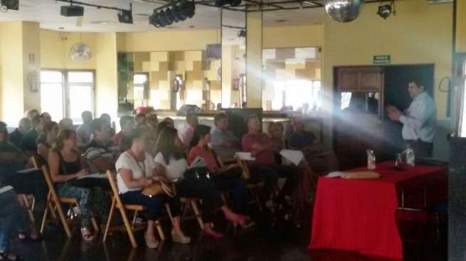 Momento de la charla impartida en La Fraternidad (Foto TA)