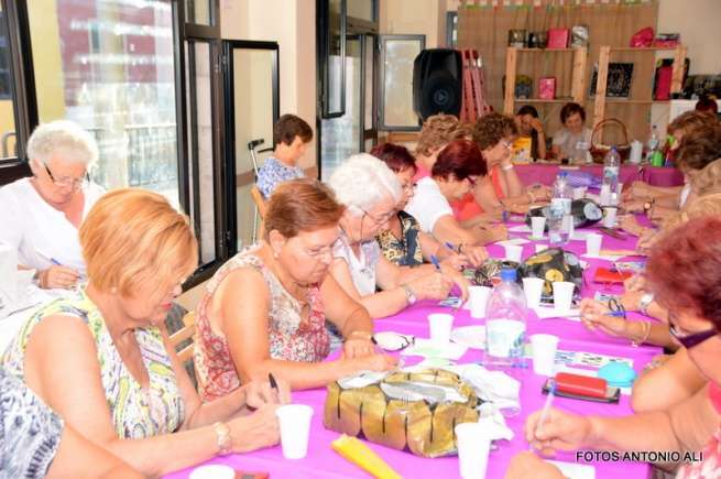 En la fiesta hubo rifas y merienda de chocolate y churros (Foto Antonio Alí)