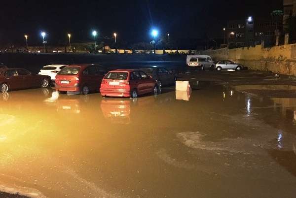 Imagen captada anoche después del aguacero que cayó en la costa (Foto TA)