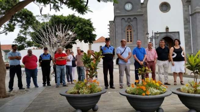 Momento de la concentración en la plaza de San Juan (Foto TA)