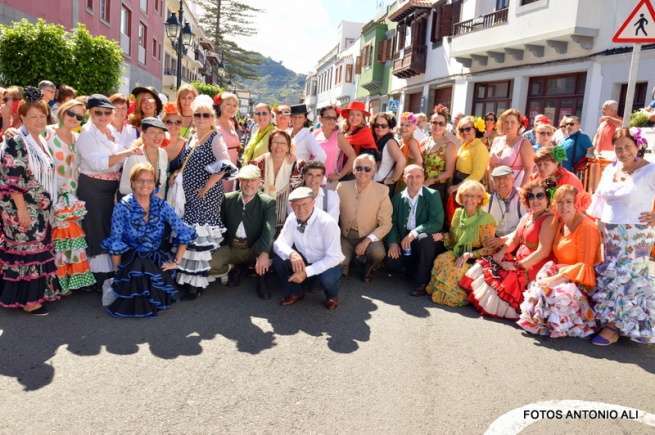 Grupo de rocieros participantes en la romería (Foto Antonio Alí)