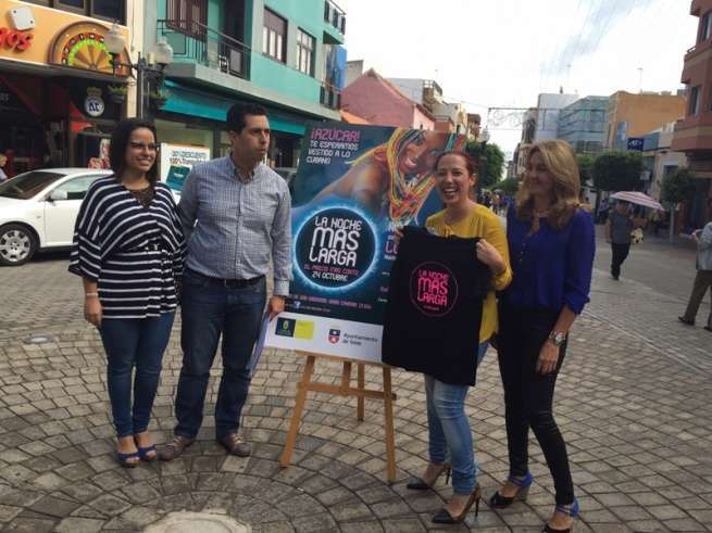 Hernández, con los concejales Alejandro Ramos y Saraiba Leal (i.), en San Gregorio (Foto TA)