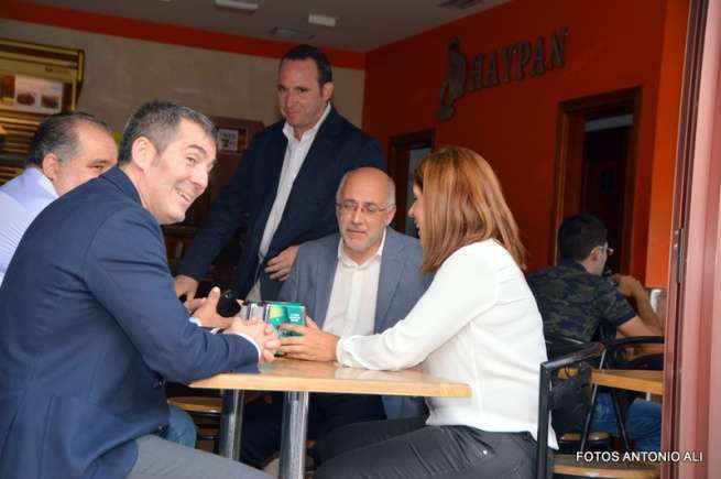 La cafetería de Haypan en La Garita acogió el momento distendido de los políticos (Foto Antonio Alí)