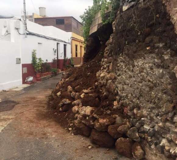 La caída del muro en Cuevas de Cubas (Foto TA)