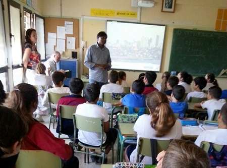 Dodem, en la charla del CEIP Saulo Torón (Foto TA)