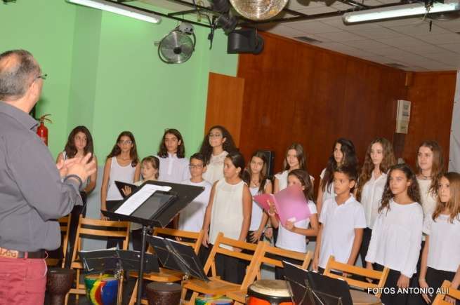 Momento del concierto de anoche del coro infantil en La Fraternidad (Foto Antonio Alí)