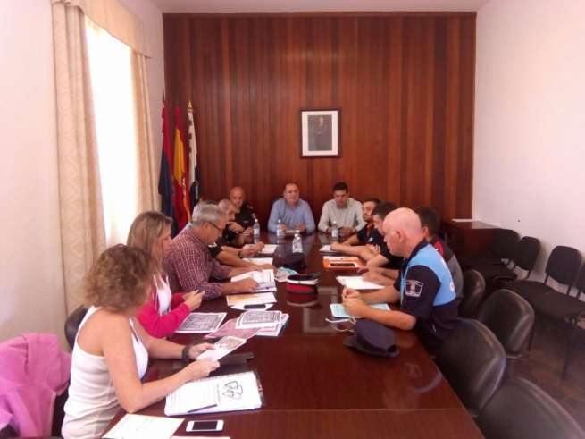 La reunión de coordinación de los efectivos de seguridad se celebró este jueves en la sala de juntas de las Casas Consistoriales (Foto TA)