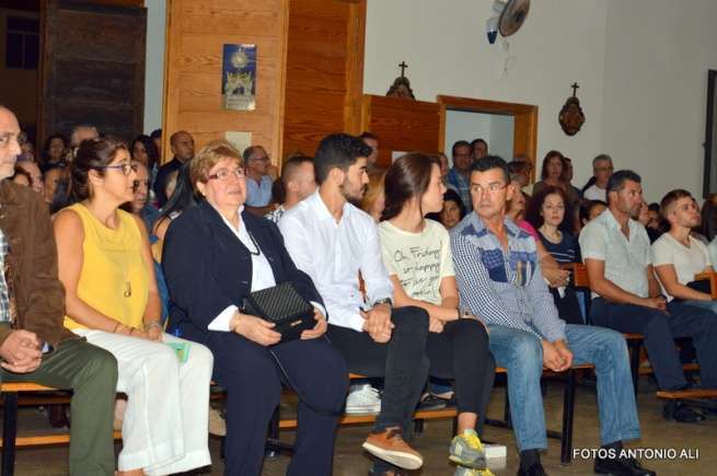 La familia del joven fallecido en el funeral de este viernes en La Garita (Foto TA)