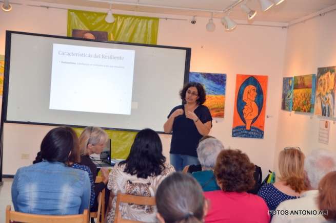 Imagen de la charla (Foto Antonio Alí)