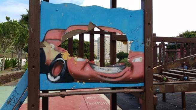Parque infantil con juegos dañados en Eucaliptos II (Foto TA)
