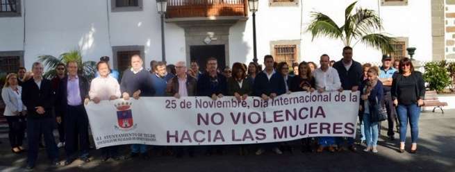 Minuto de silencio, hoy miércoles en la plaza de San Juan (Foto TA)
