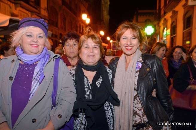 La protesta silenciosa tuvo lugar anoche en la capital grancanaria (Foto Antonio Alí)