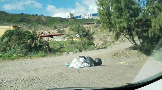 Basura tras la prueba deportiva, en el Barranco Real (Foto TA)