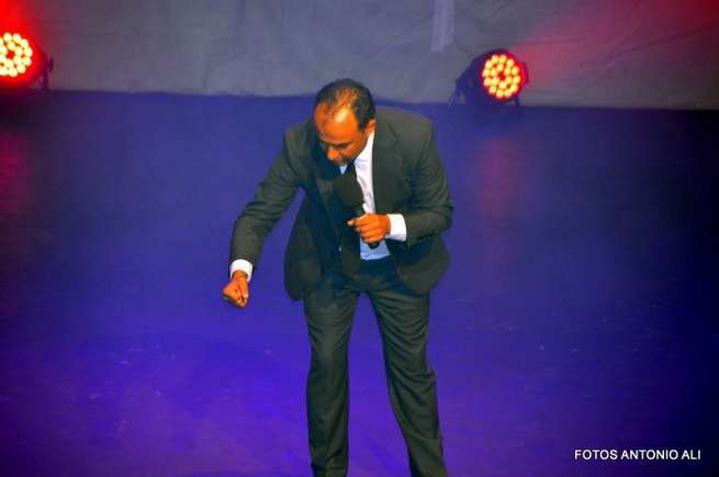 Momento del espectáculo de humor de Maestro Florido en el Teatro de Telde (Foto TA)