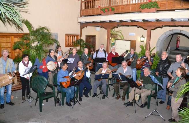 Imagen de la actuación de Arnao esta noche en la Casa-Museo de Telde (Foto TA)