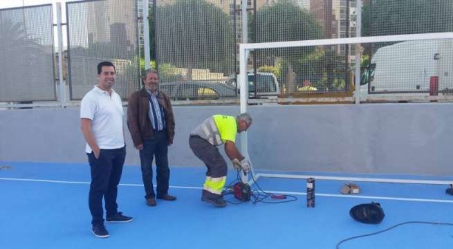 Operarios y el concejal de Vías y Obras (Foto TA)