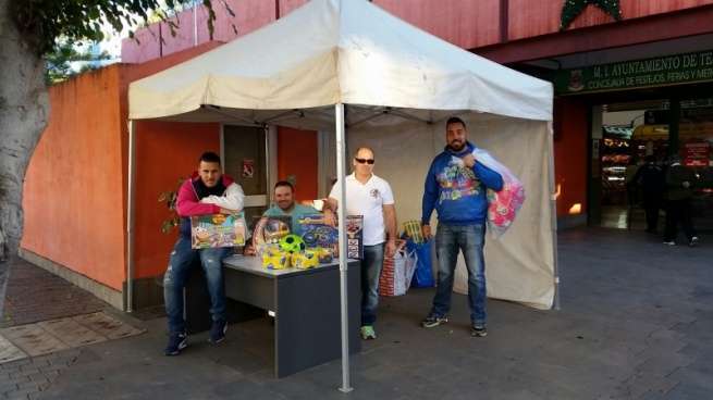 Puesto colocado este sábado en la puerta principal del Mercado Municipal de Telde (Foto TA)