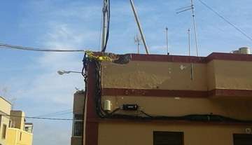 Fachada sin el poste en la calle Roque Saucillo (Foto TA)