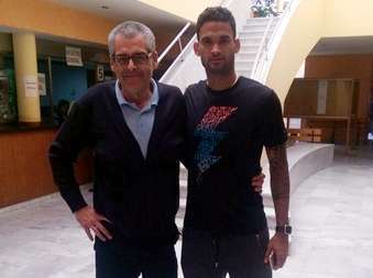 William José (d.), junto a Manolo González, uno de los conserjes del Ayuntamiento de Telde (Foto TA)