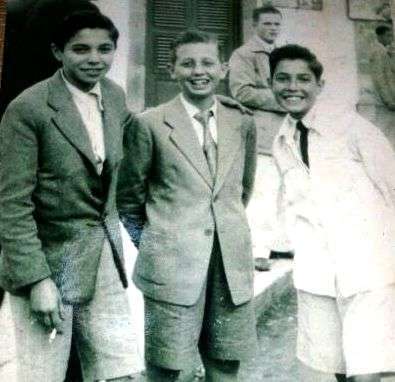 Tres conocidos jóvenes de Telde posan para la posterioridad el 24 de junio de 1953 (Foto cedida a TA)