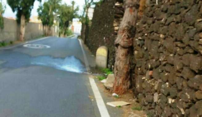 El vertido tiene lugar con frecuencia a la altura de San Antonio