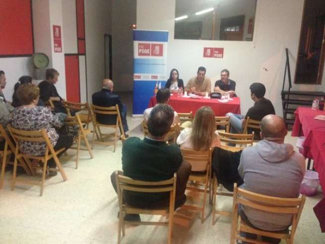Momento del encuentro celebrado en la sede de la Agrupación Juan Negrín (Foto TA)