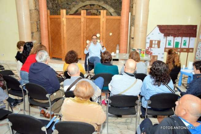 José Luis Correa, esta tarde en la biblioteca de Arnao (Foto Antonio Alí)