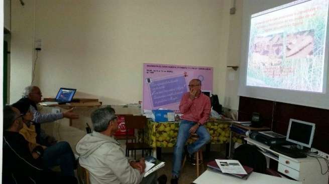 El licenciado José Ángel Rodríguez Fleitas, durante la charla de esta noche en la sede de Turcón (Foto TA)