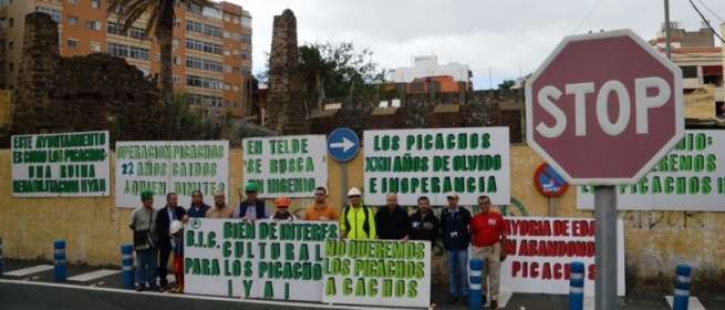 Protesta de este sábado ante los restos del ingenio azucarero de Los Picachos (Foto TA)