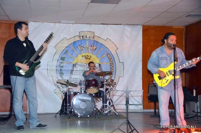 Momento de la actuación de la nueva banda, anoche en Telde (Foto Antonio Alí)