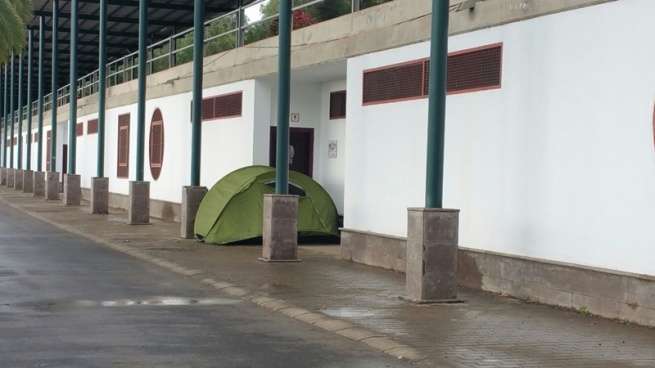 La tienda de campaña, fotografiada esta mañana (Foto TA)
