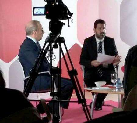 Momento de la charla del filólogo teldense en la Universidad Internacional Isabel I de Castilla (Foto TA)