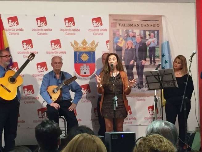 Momento de la actuación del grupo Talismán Canario (Foto TA)